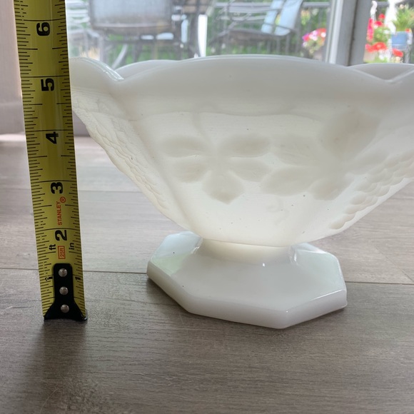 Vintage milk glass bowl - Picture 3 of 6